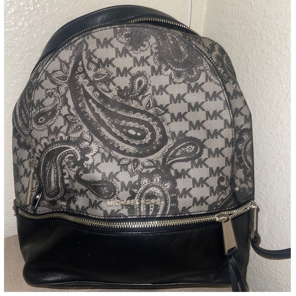 Michael Kors - Picture 1 of 3